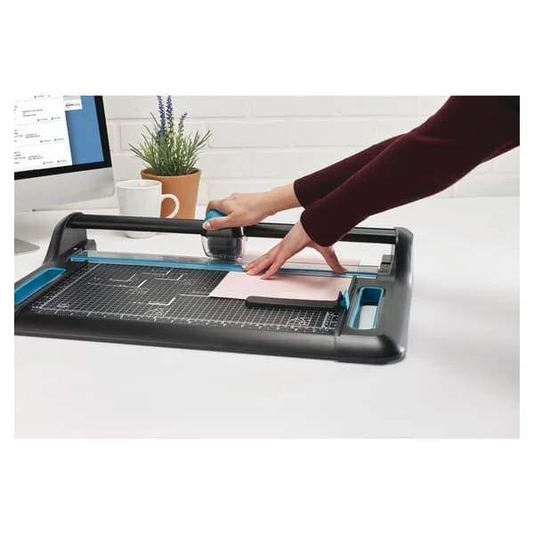 Avery A2 Precision Trimmer