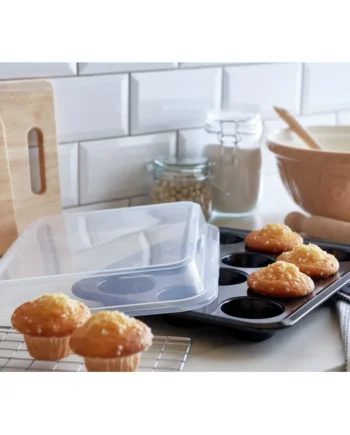 Habitat 12 Cup Muffin Tray with Plastic Cover