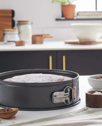 Habitat 23cm Non Stick Round Spring Form Cake Tin