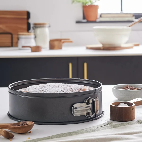 Habitat 23cm Non Stick Round Spring Form Cake Tin