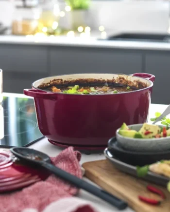 Habitat 5.3 Litre Cast Iron Casserole Dish - Red