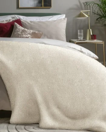 Habitat Faux Fur Plain Throw - Cream - 125x150cm