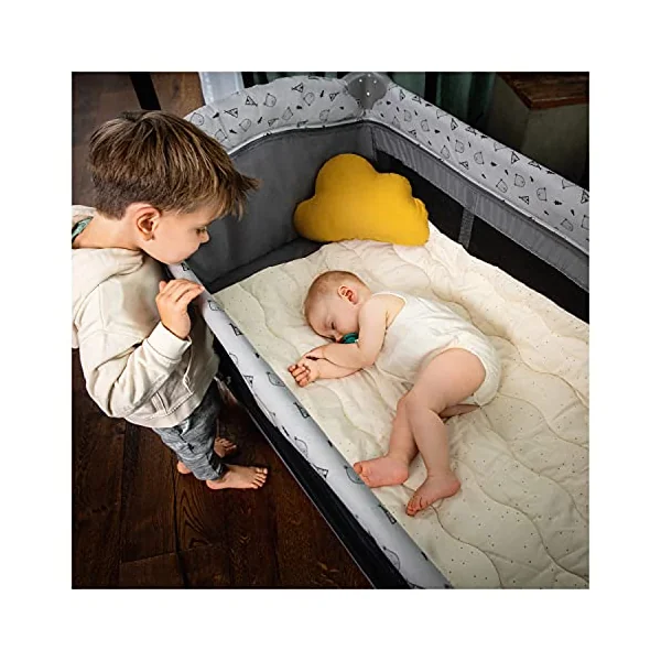 hauck Sleep N Play Center, Stars - Travel Cot Set with Changing Mat, Newborn Height, Hatch, Wheels & Travel Bag, Fast & Compact Folding, from Birth up to 15 kg, 120cm x 60cm