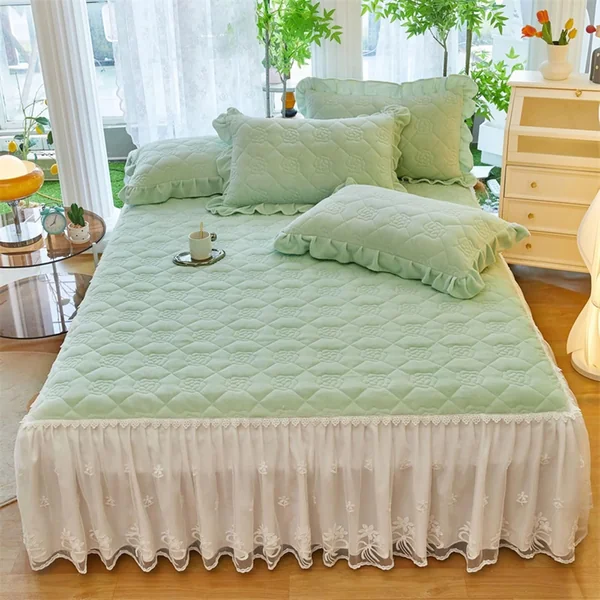 KnSam Mattress Topper Fitted Sheet – 200 x 220 cm – 30 cm Deep Pocket – Mint Green, Embroidered Velvet Bed Skirt with Soft Warm Flower Design