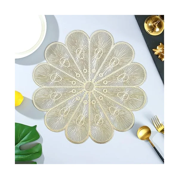KnSam Set of 4 Modern Place Mats 38 cm, Petal Shape PVC Table Mat, Washable and Non-Slip Place Mats Round for Home Dining Table, Gold