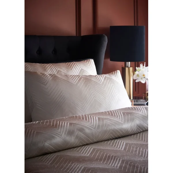 Laurence Llewelyn-Bowen Cocktail Reversible Ivory Duvet Cover Set